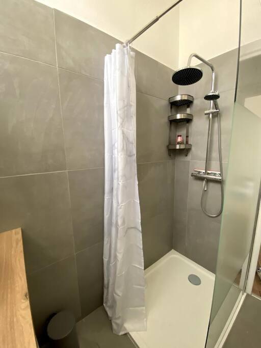 - 3 Parking Privee -wifi -clim Apartment Beziers